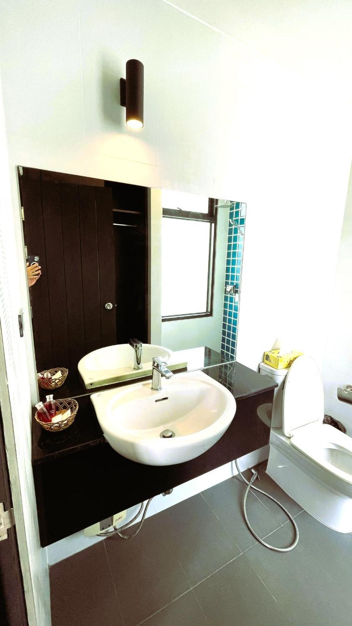 Rockstar Beach Apartments Bang Rak Beach  Bagian luar foto