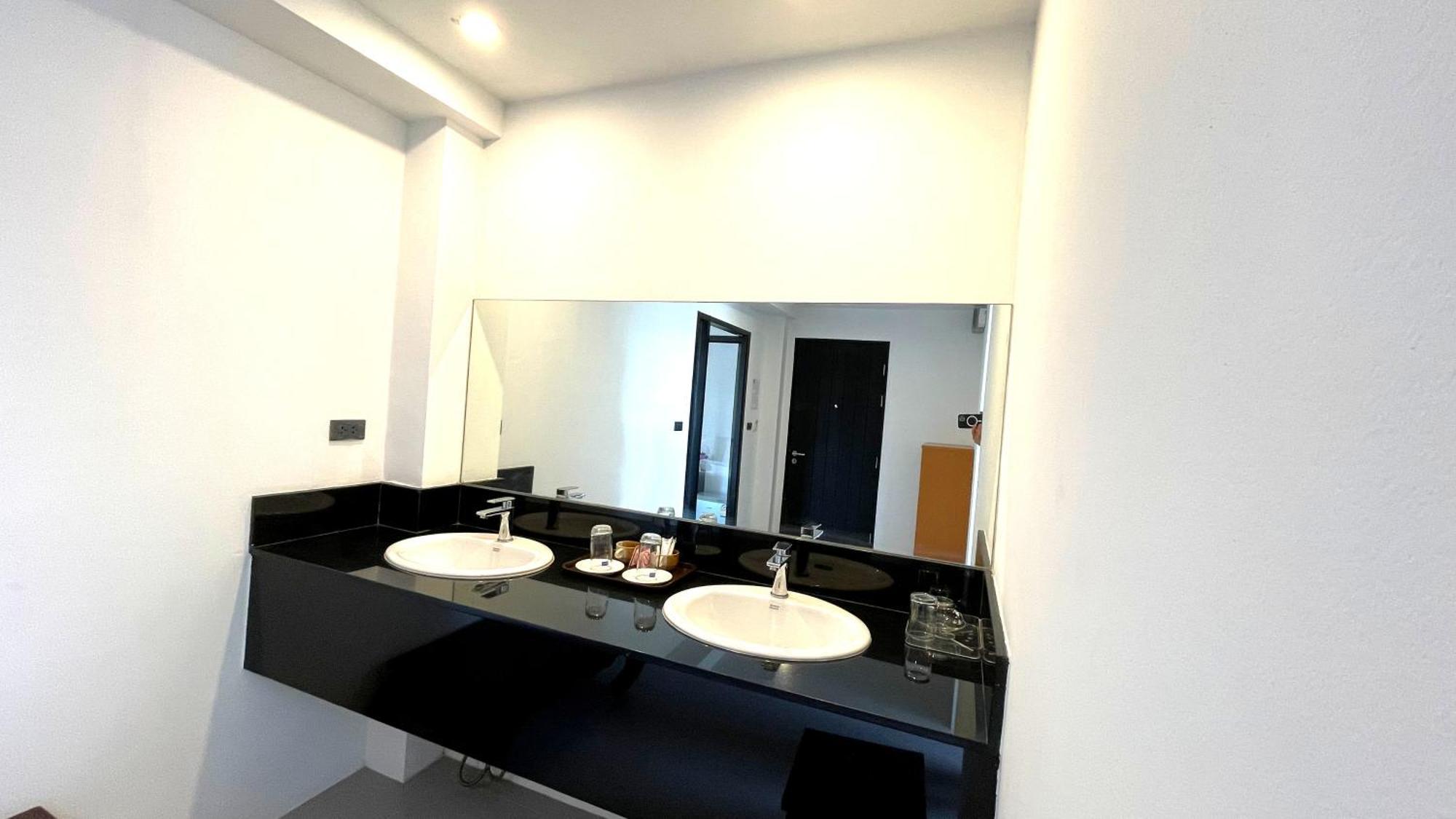 Rockstar Beach Apartments Bang Rak Beach  Bagian luar foto