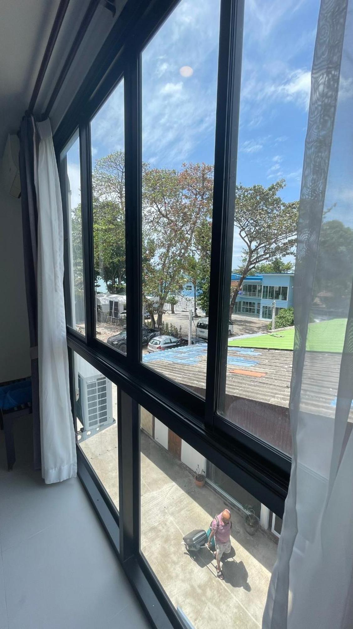 Rockstar Beach Apartments Bang Rak Beach  Bagian luar foto