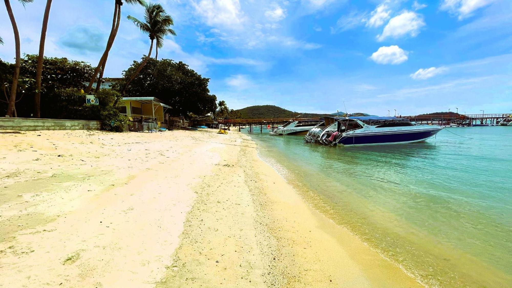 Rockstar Beach Apartments Bang Rak Beach  Bagian luar foto