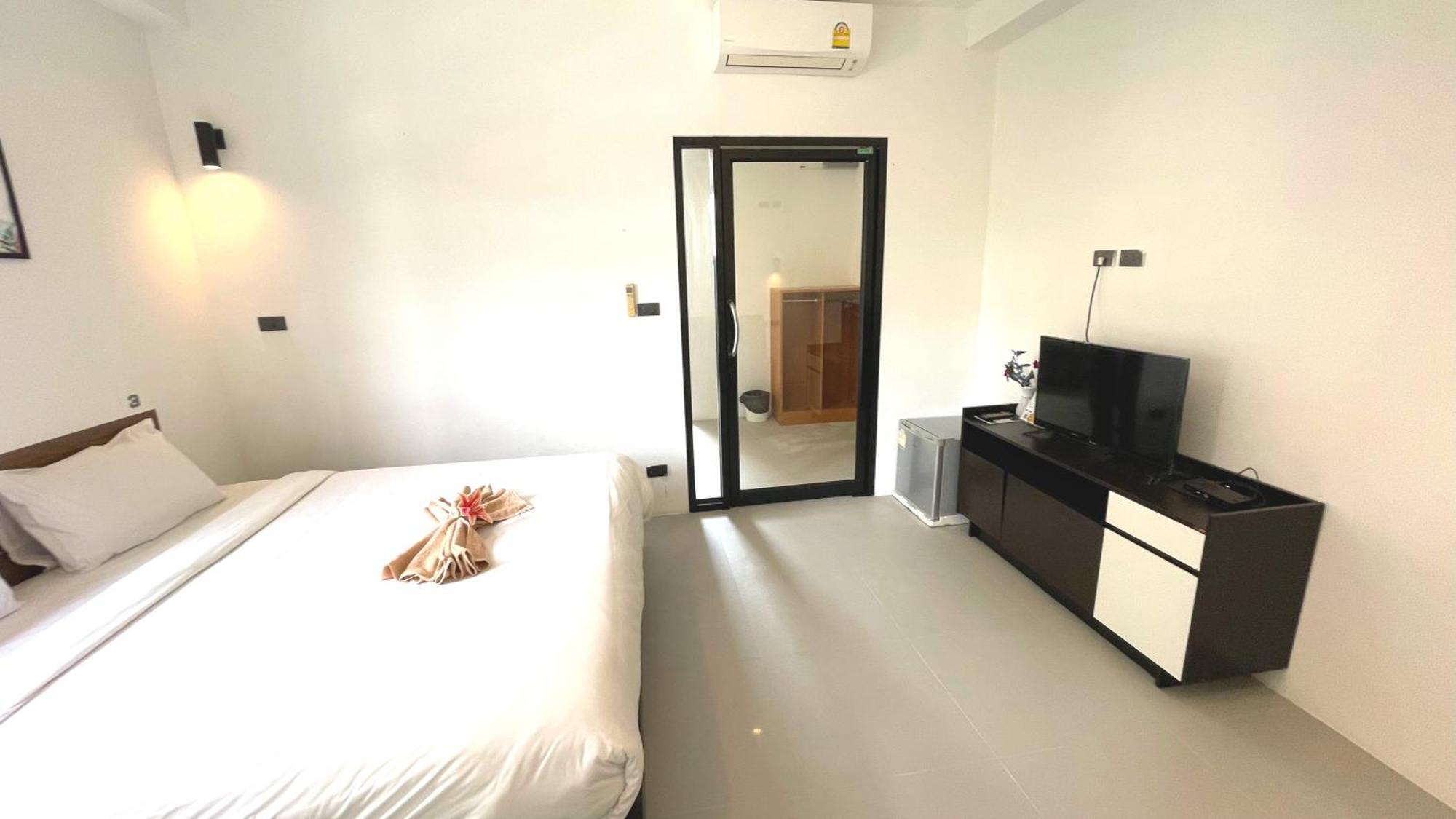 Rockstar Beach Apartments Bang Rak Beach  Bagian luar foto