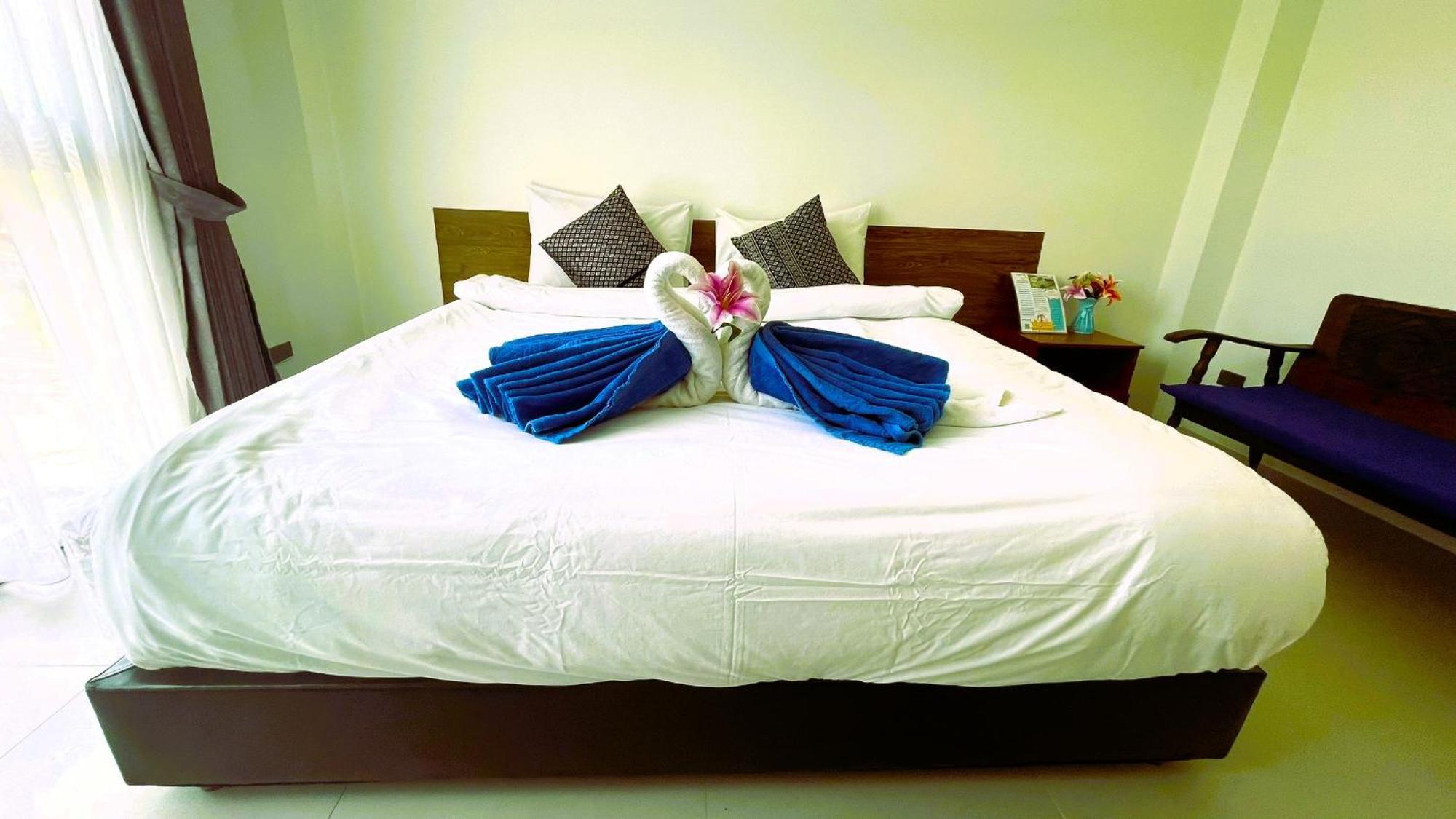 Rockstar Beach Apartments Bang Rak Beach  Bagian luar foto