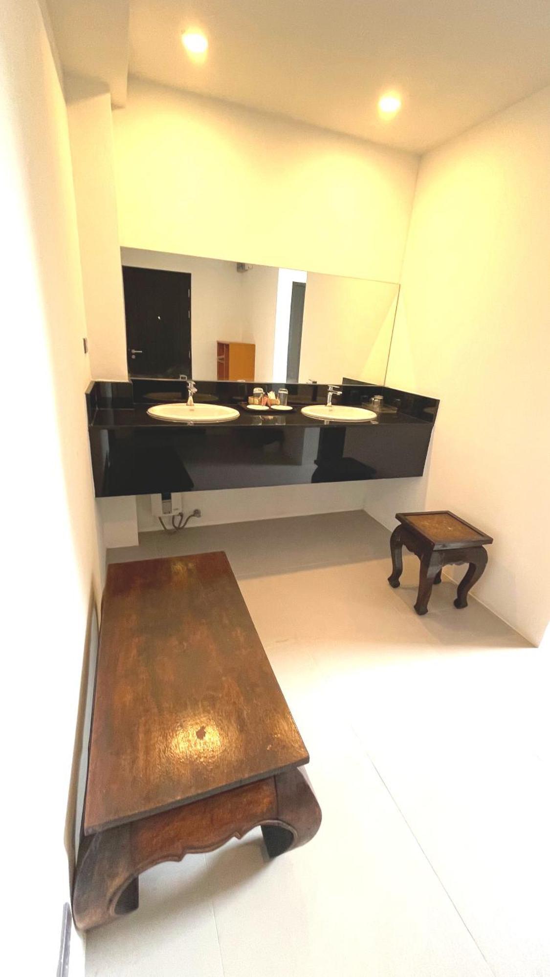 Rockstar Beach Apartments Bang Rak Beach  Bagian luar foto