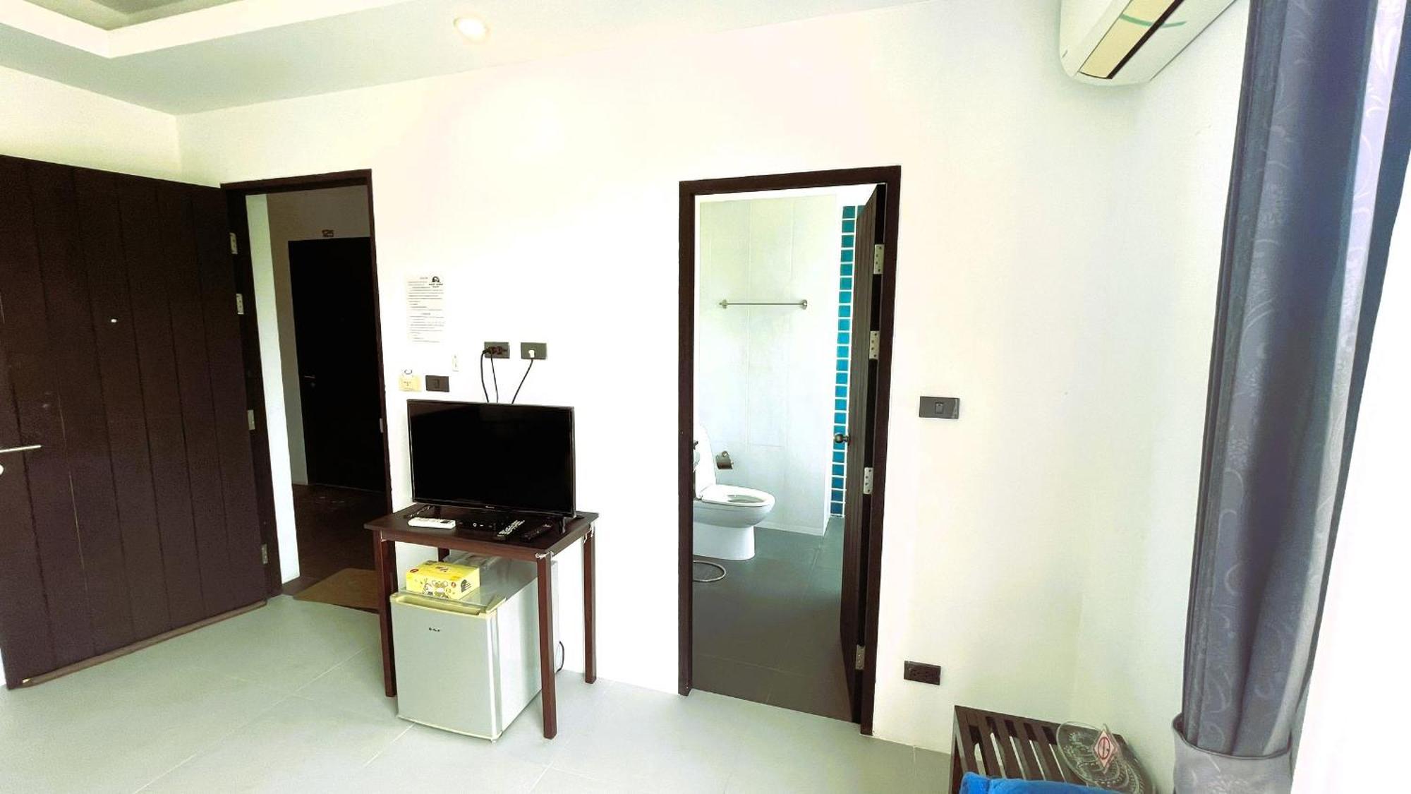 Rockstar Beach Apartments Bang Rak Beach  Bagian luar foto