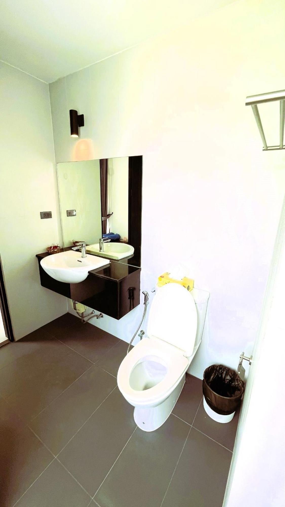 Rockstar Beach Apartments Bang Rak Beach  Bagian luar foto