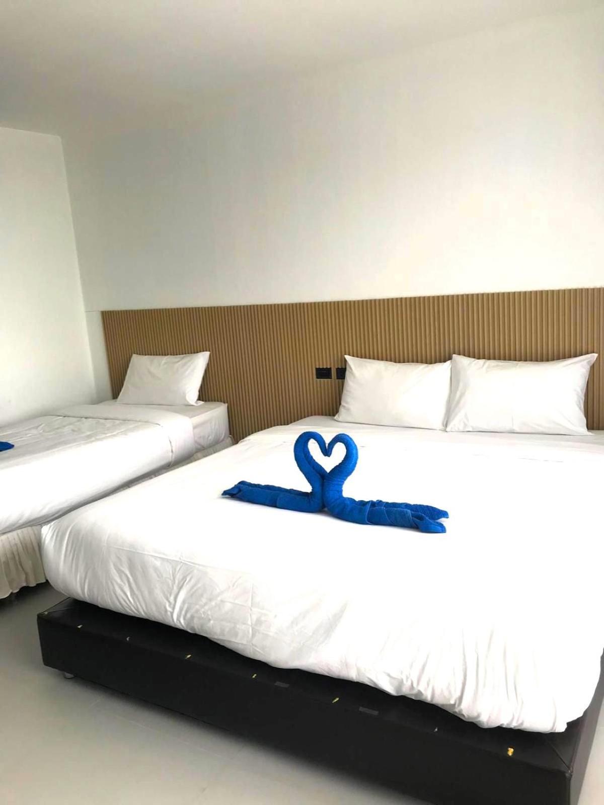 Rockstar Beach Apartments Bang Rak Beach  Bagian luar foto