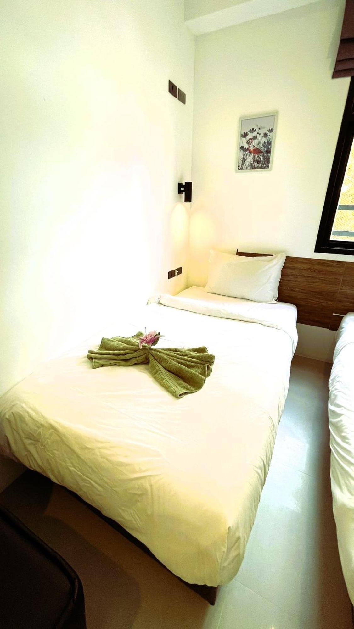 Rockstar Beach Apartments Bang Rak Beach  Bagian luar foto