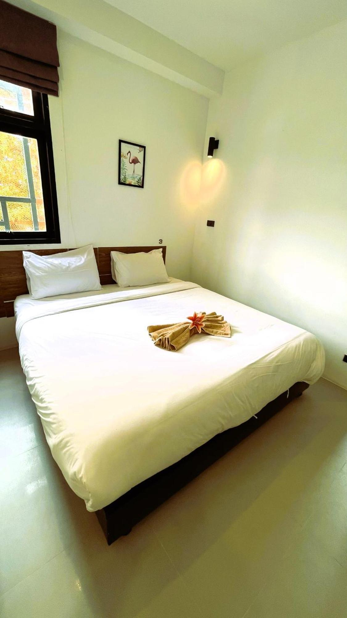 Rockstar Beach Apartments Bang Rak Beach  Bagian luar foto