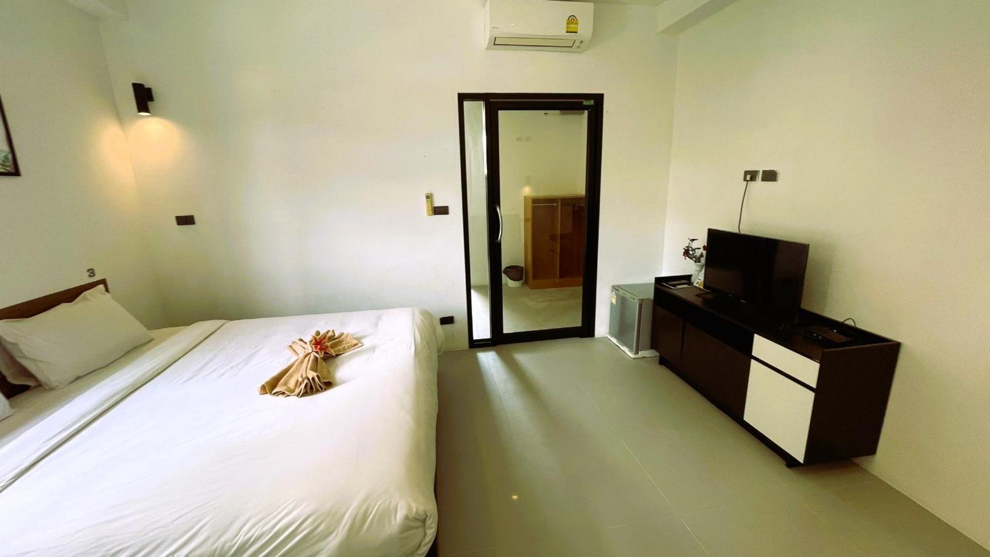 Rockstar Beach Apartments Bang Rak Beach  Bagian luar foto